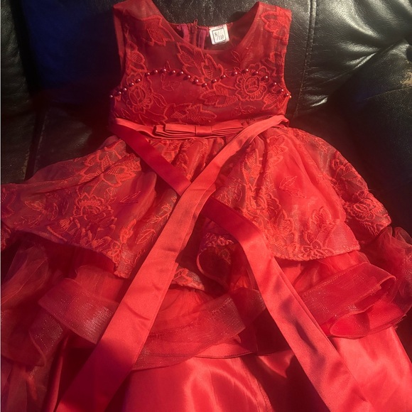 Red dress for 5 year olds. Great for Christmas part - Picture 3 of 4